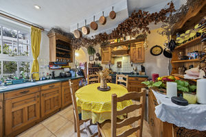Kitchen- click for photo gallery